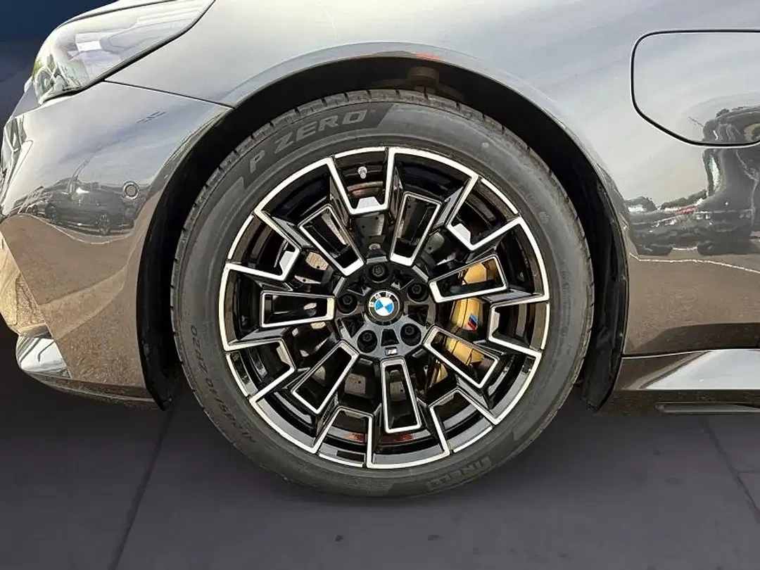 BMW M5 - Thumbnail 8