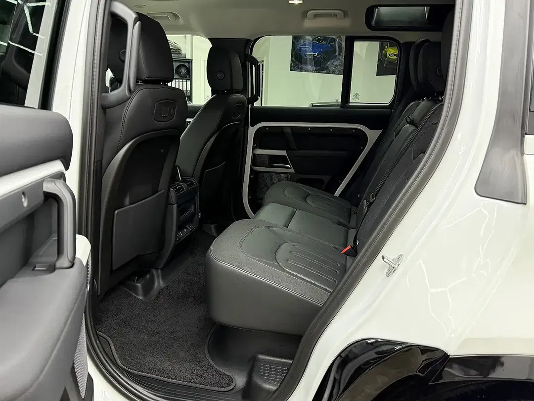 Land Rover Defender D250 110 SE - Thumbnail 11