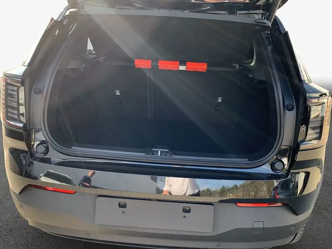 Volvo EX30 AWD Twin Motor Performance Edition - Thumbnail 8