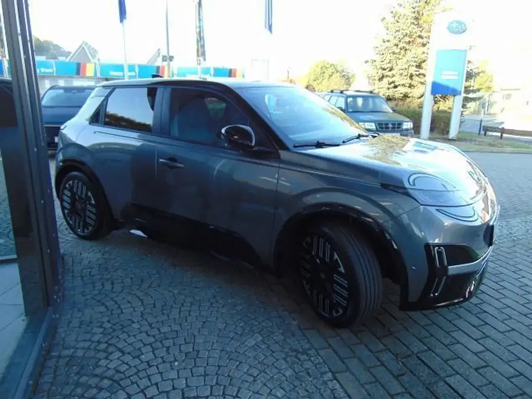 Nissan Micra - Thumbnail 3