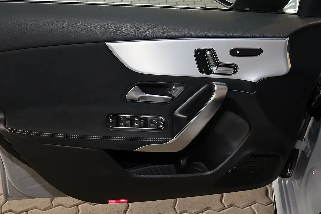 Mercedes-Benz A 200 AMG MBUX Night - Thumbnail 11