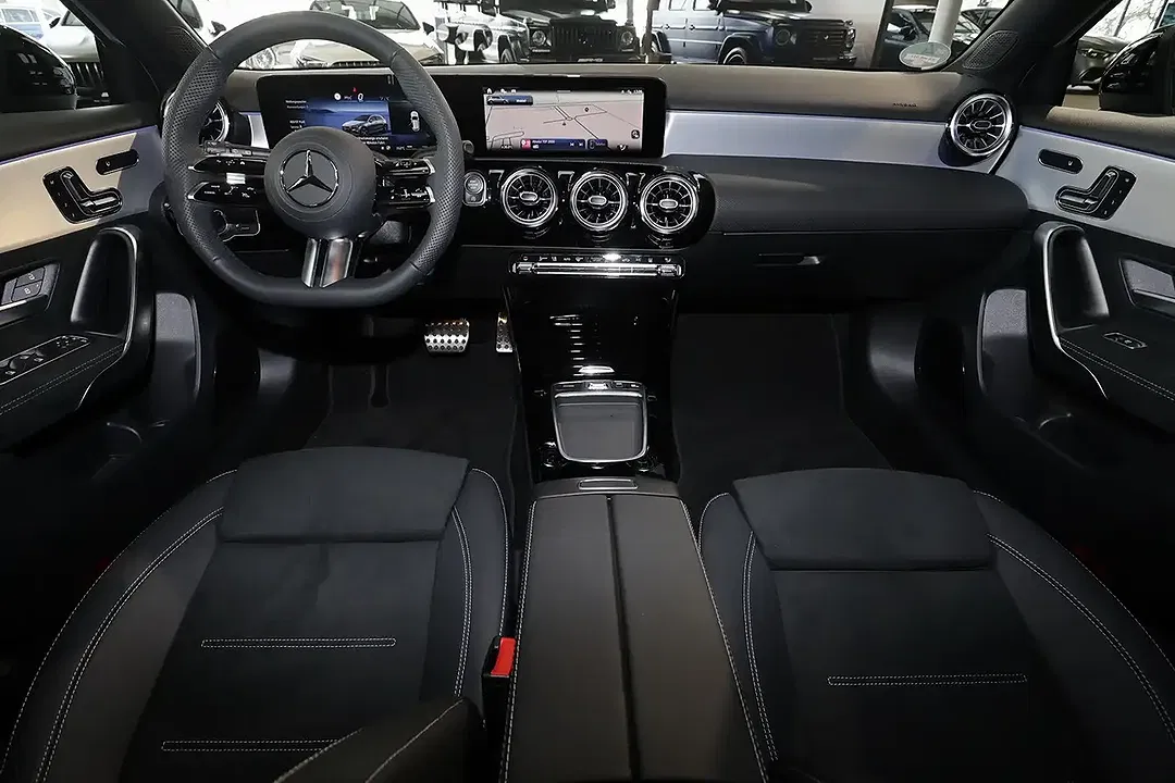 Mercedes-Benz A 200 AMG MBUX Night - Thumbnail 4