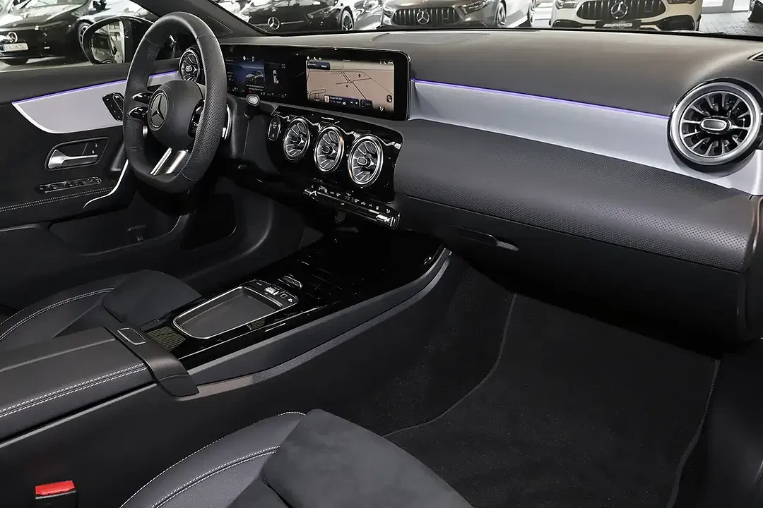 Mercedes-Benz A 200 AMG MBUX Night - Thumbnail 7