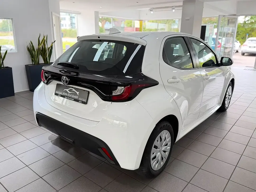 Toyota Yaris - Thumbnail 5