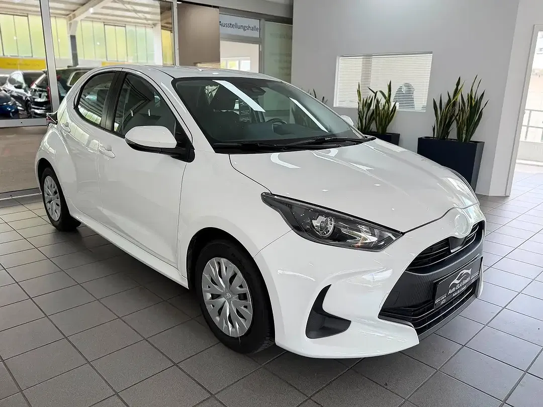 Toyota Yaris - Thumbnail 6