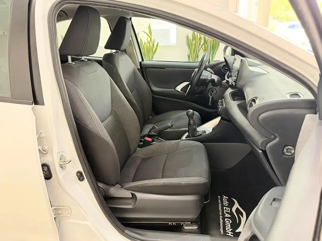 Toyota Yaris - Thumbnail 8