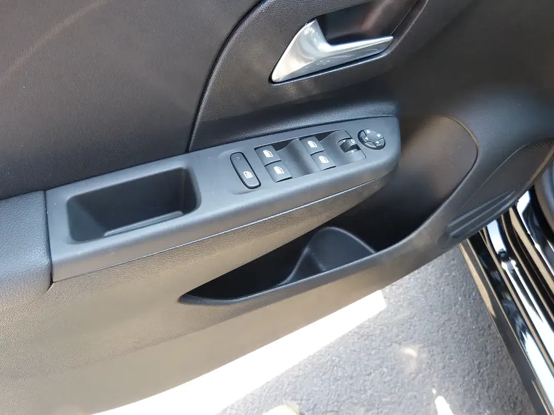 Opel Corsa Edition - Thumbnail 9