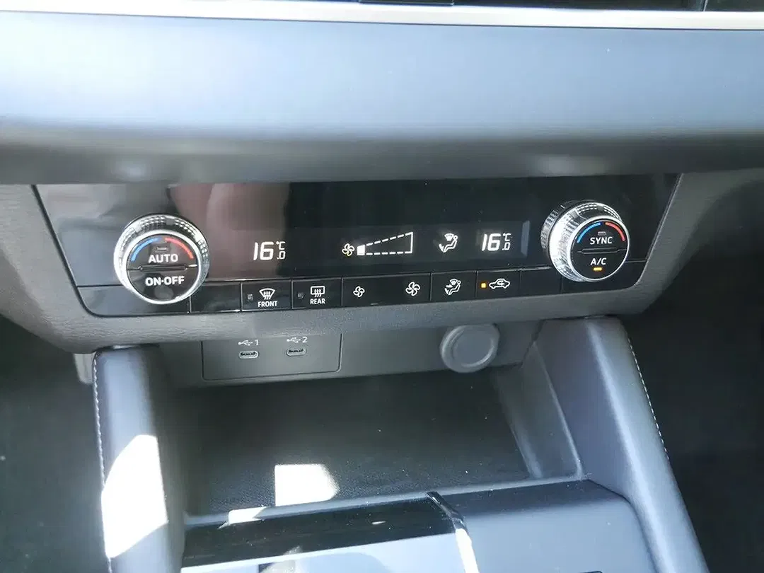 Mitsubishi Outlander 2.4 PHEV Hybrid Basis - Thumbnail 14