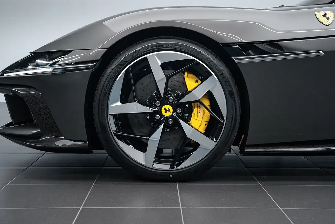 Ferrari 12 Cilindri - Thumbnail 5