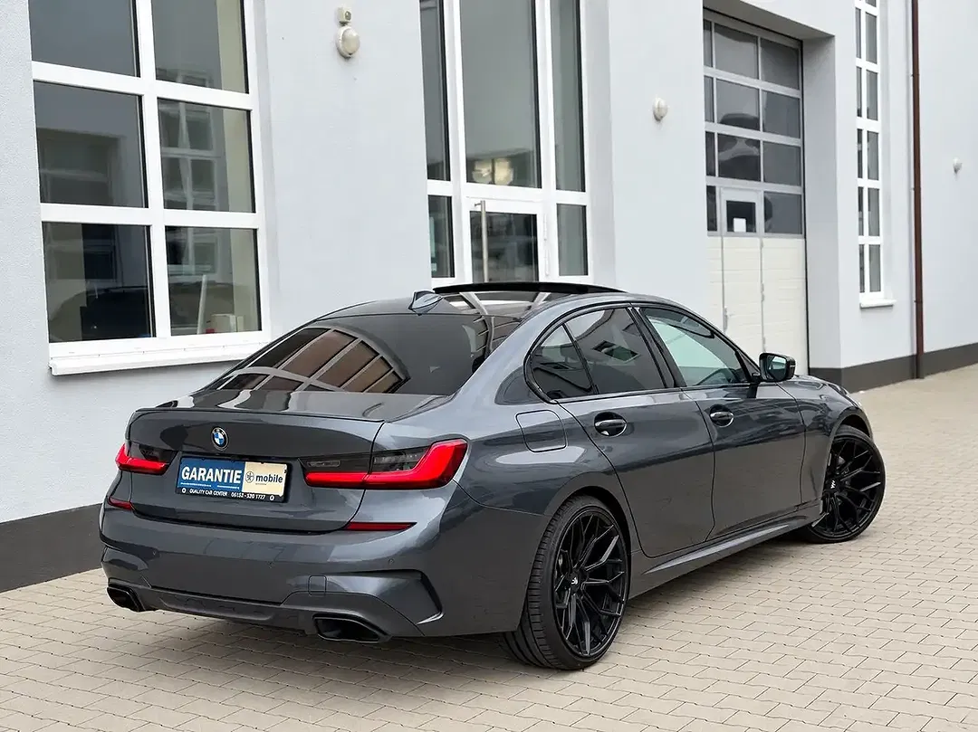 BMW M3 xDrive M Sport - Thumbnail 3