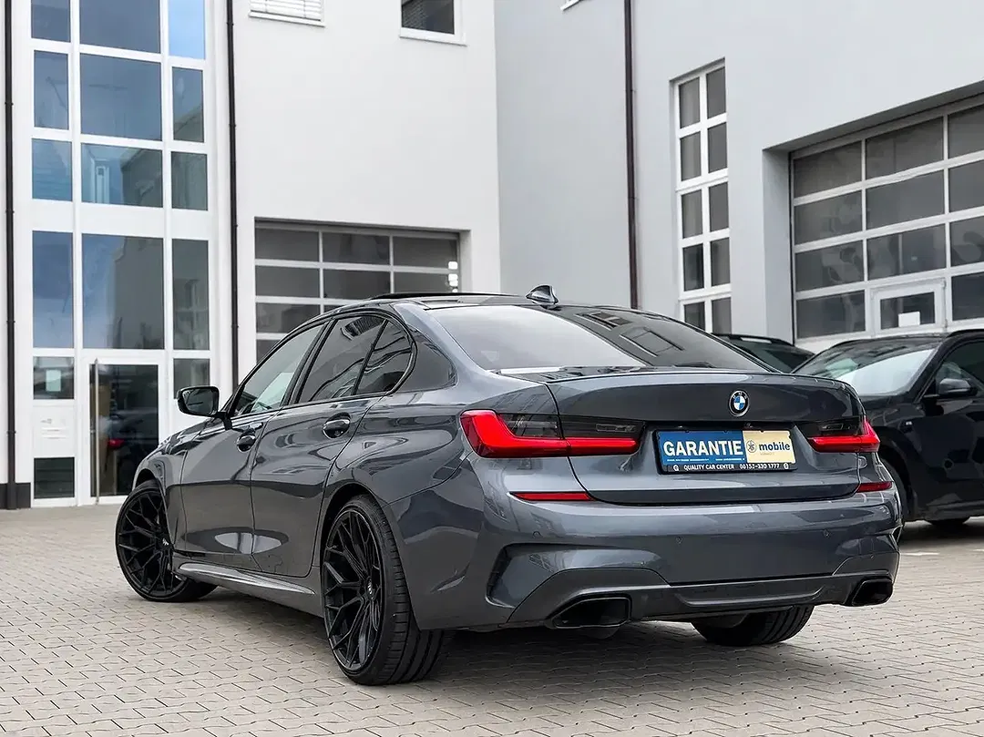 BMW M3 xDrive M Sport - Thumbnail 4