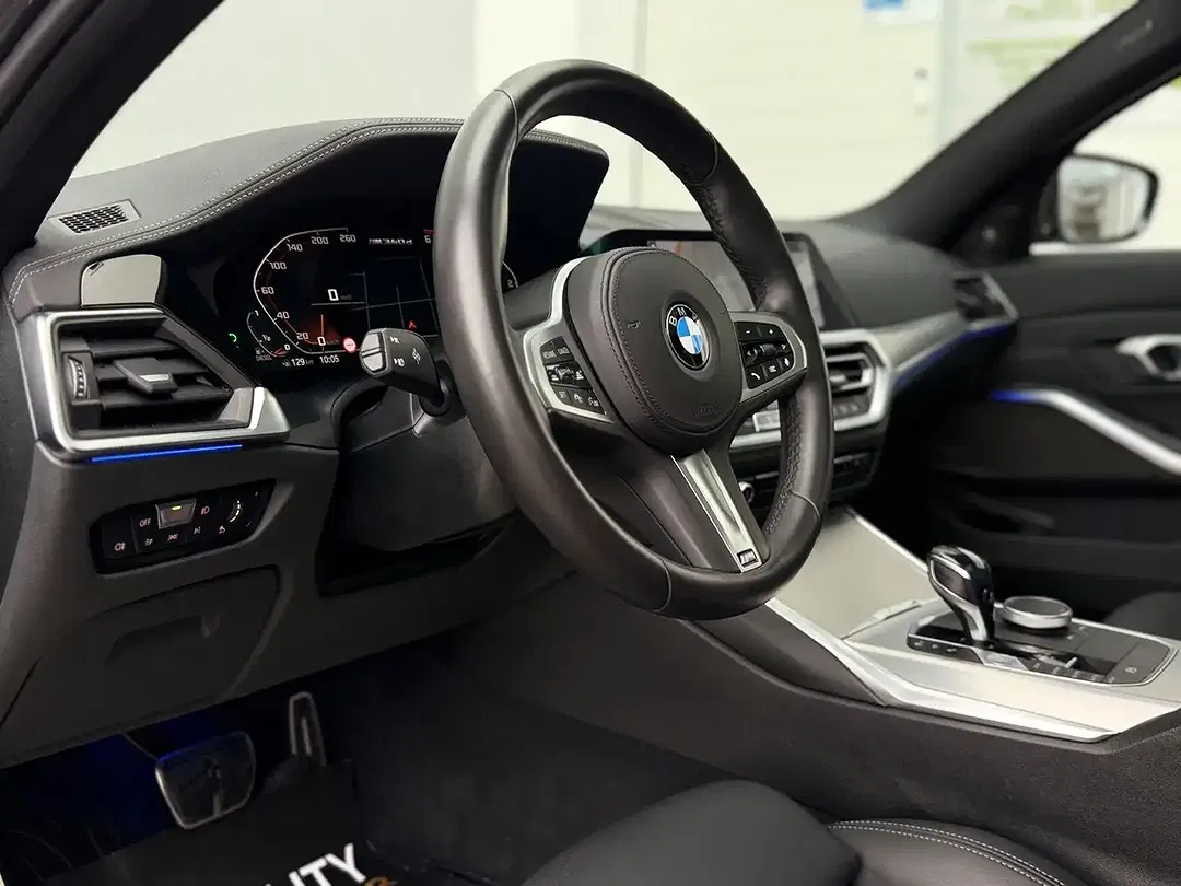 BMW M3 xDrive M Sport - Thumbnail 9