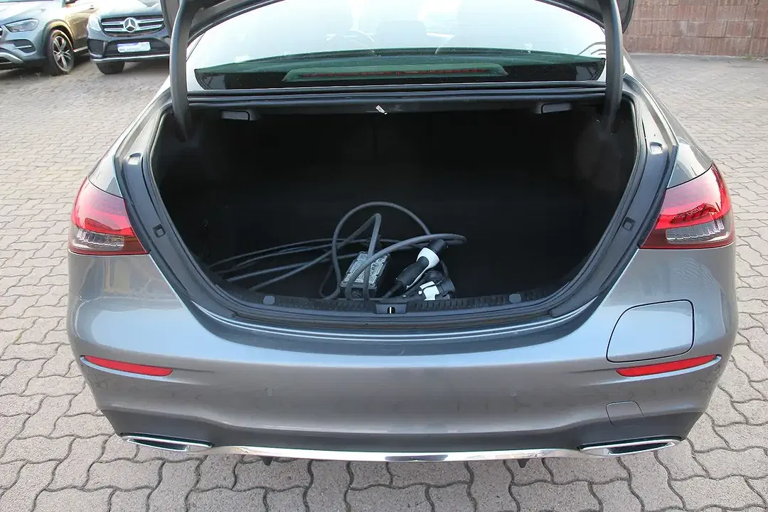Mercedes-Benz E 300 AMG Line - Thumbnail 9