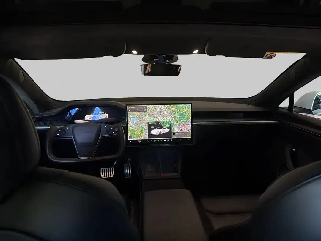Tesla Model S Plaid - Thumbnail 10