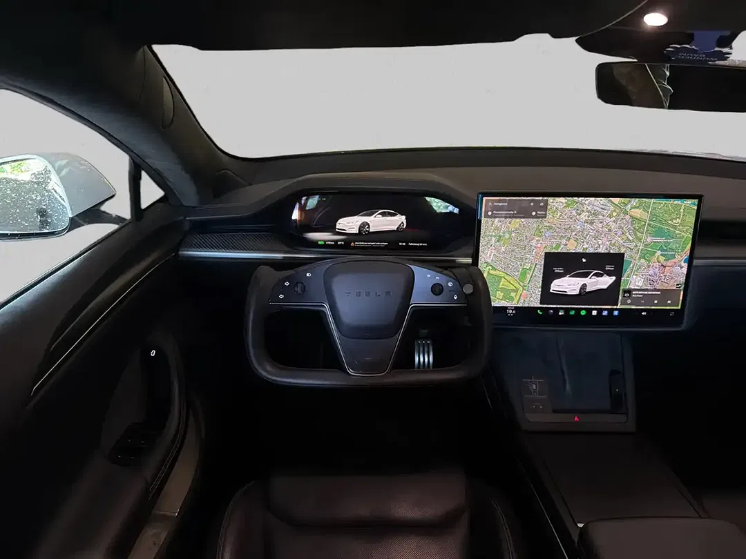 Tesla Model S Plaid - Thumbnail 11