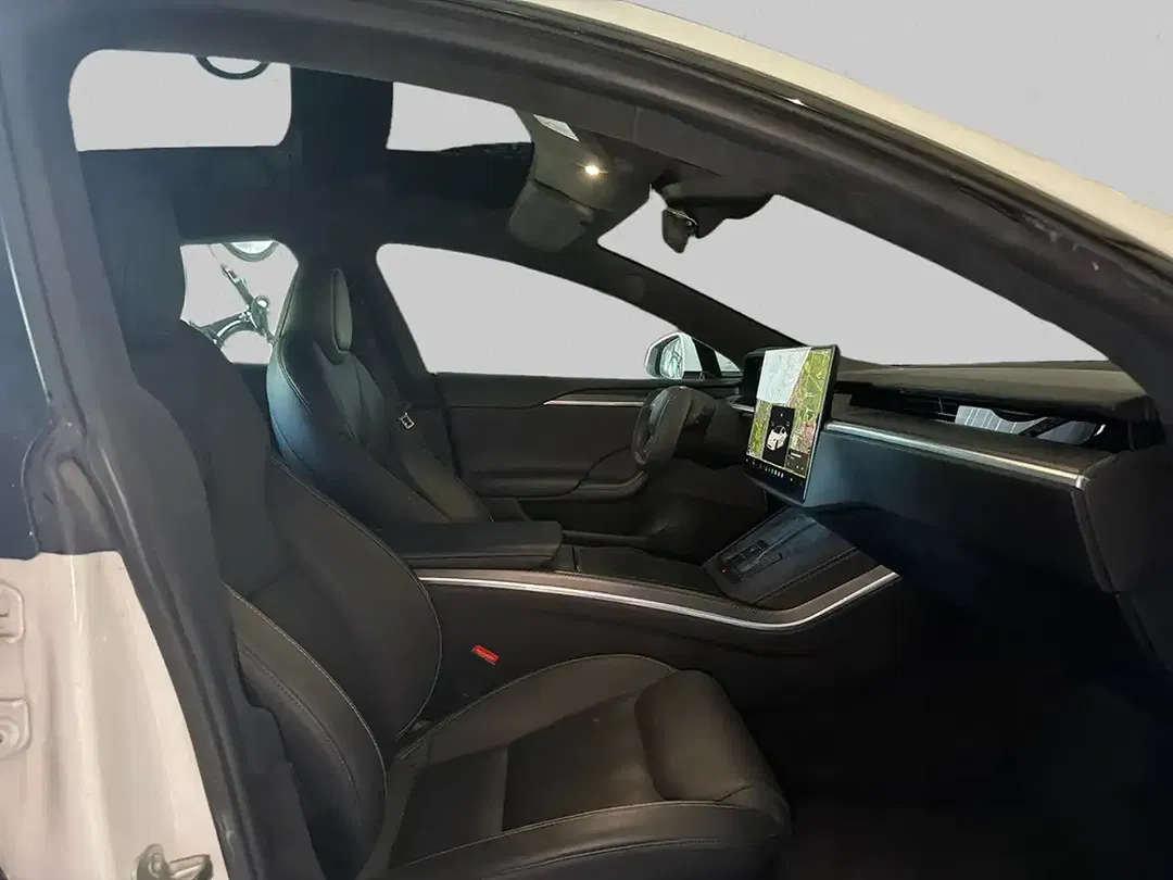 Tesla Model S Plaid - Thumbnail 14
