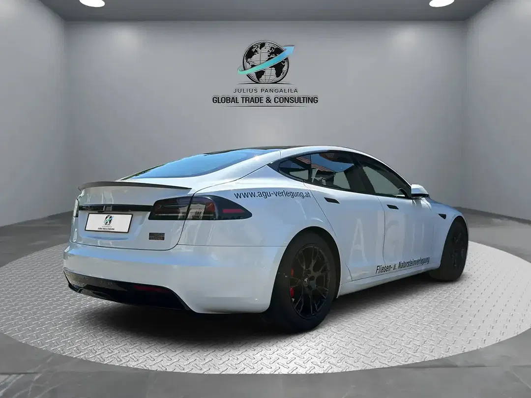 Tesla Model S Plaid - Thumbnail 7