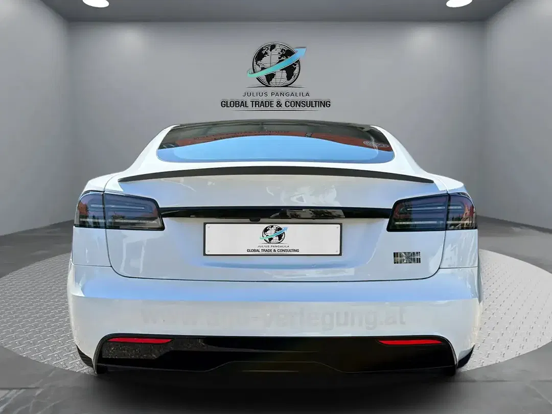 Tesla Model S Plaid - Thumbnail 8