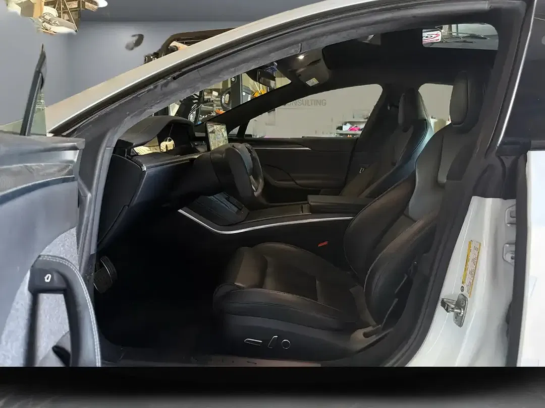 Tesla Model S Plaid - Thumbnail 9
