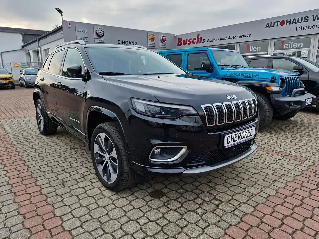 Jeep Cherokee 4x4 Overland - Thumbnail 3