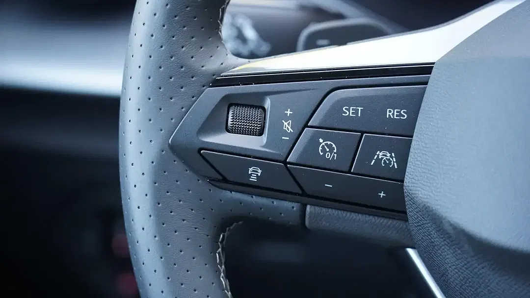 SEAT Arona 1.5 TSI DSG FR - Thumbnail 8