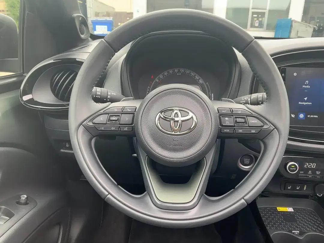 Toyota Aygo X Air - Thumbnail 13