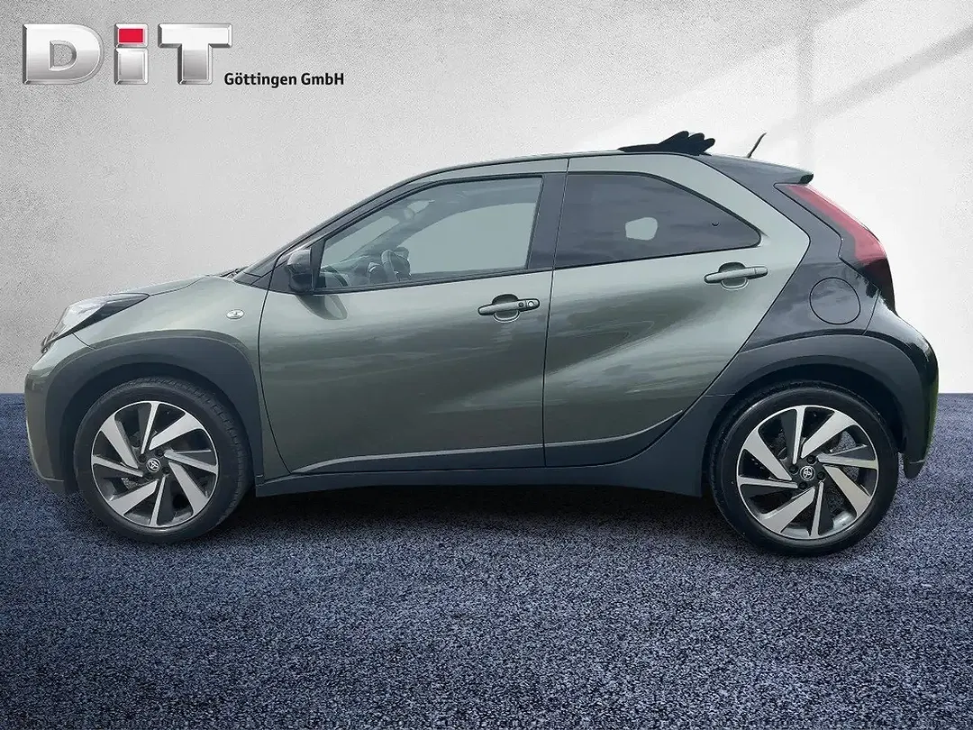 Toyota Aygo X Air - Thumbnail 3