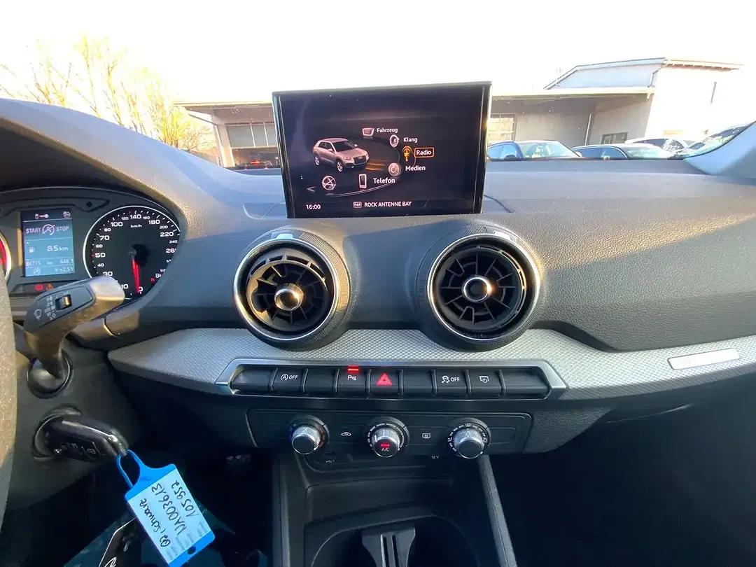 Audi Q2 30 TFSI Base - Thumbnail 13