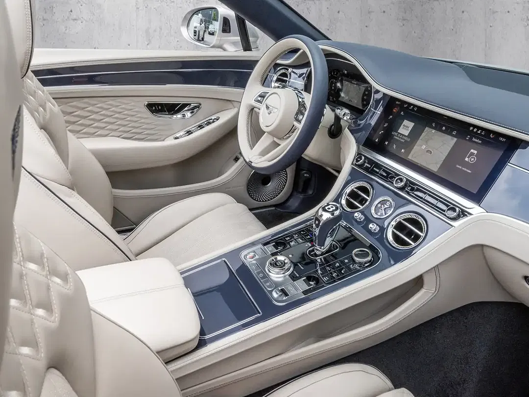Bentley Continental GTC Azure - Thumbnail 11