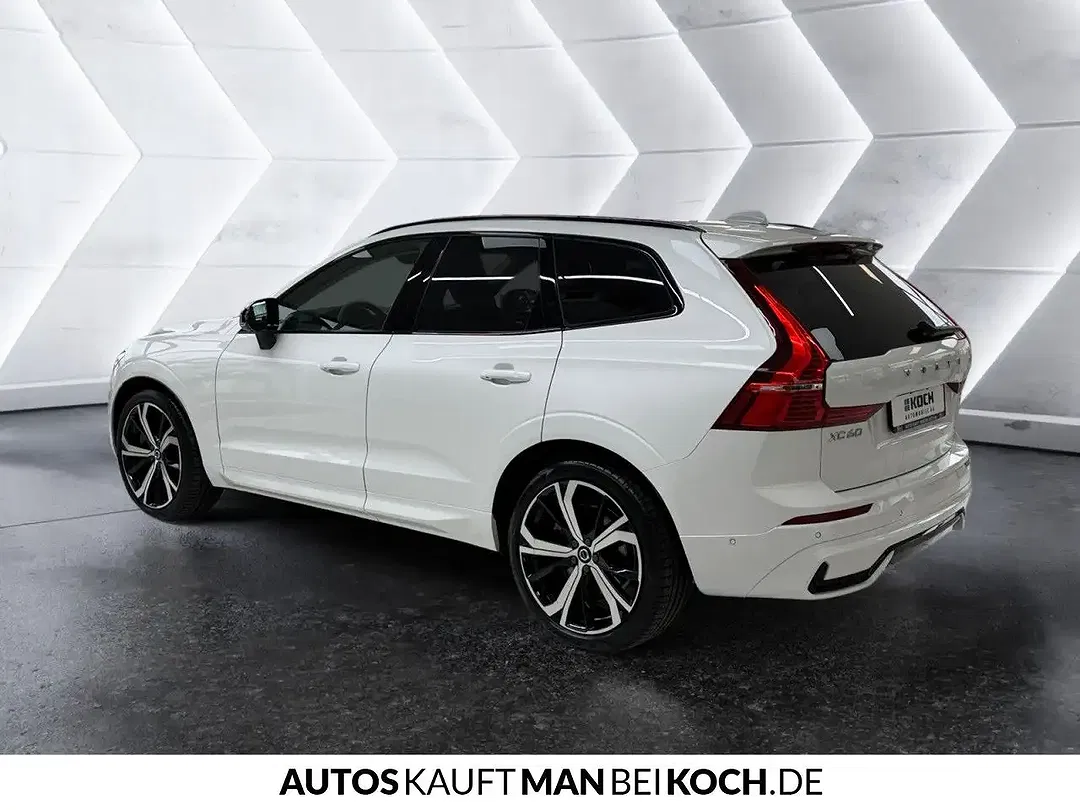 Volvo XC60 B5 AWD Ultra Dark - Thumbnail 2