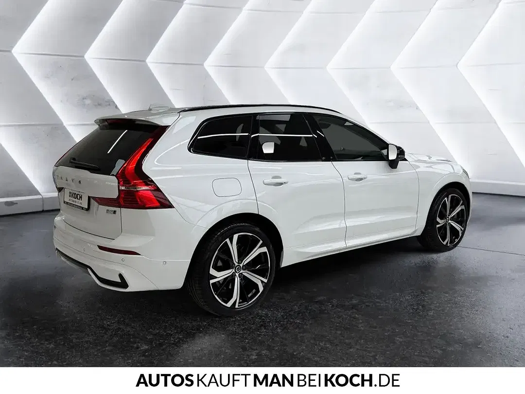 Volvo XC60 B5 AWD Ultra Dark - Thumbnail 3