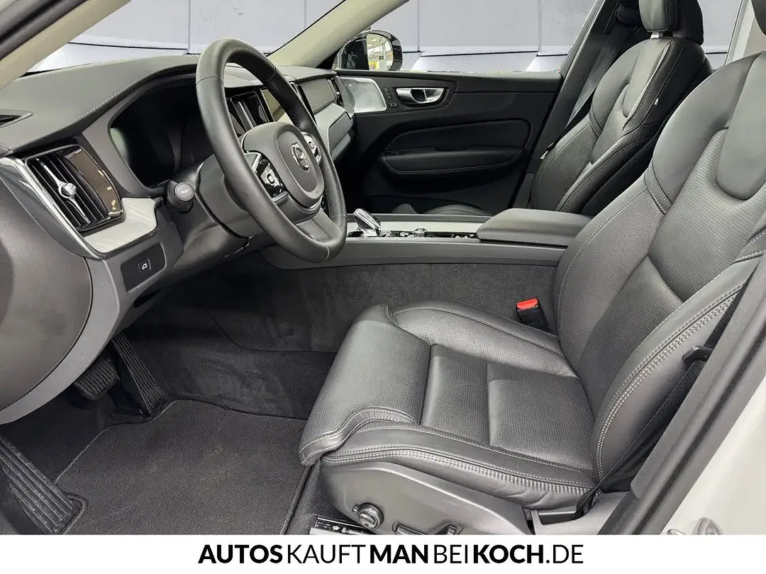 Volvo XC60 B5 AWD Ultra Dark - Thumbnail 5