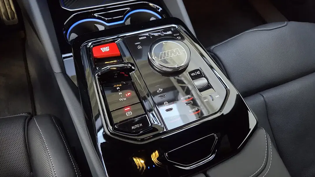 BMW M5 - Thumbnail 12