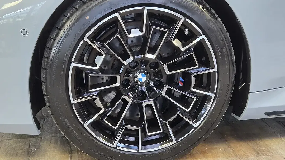 BMW M5 - Thumbnail 38