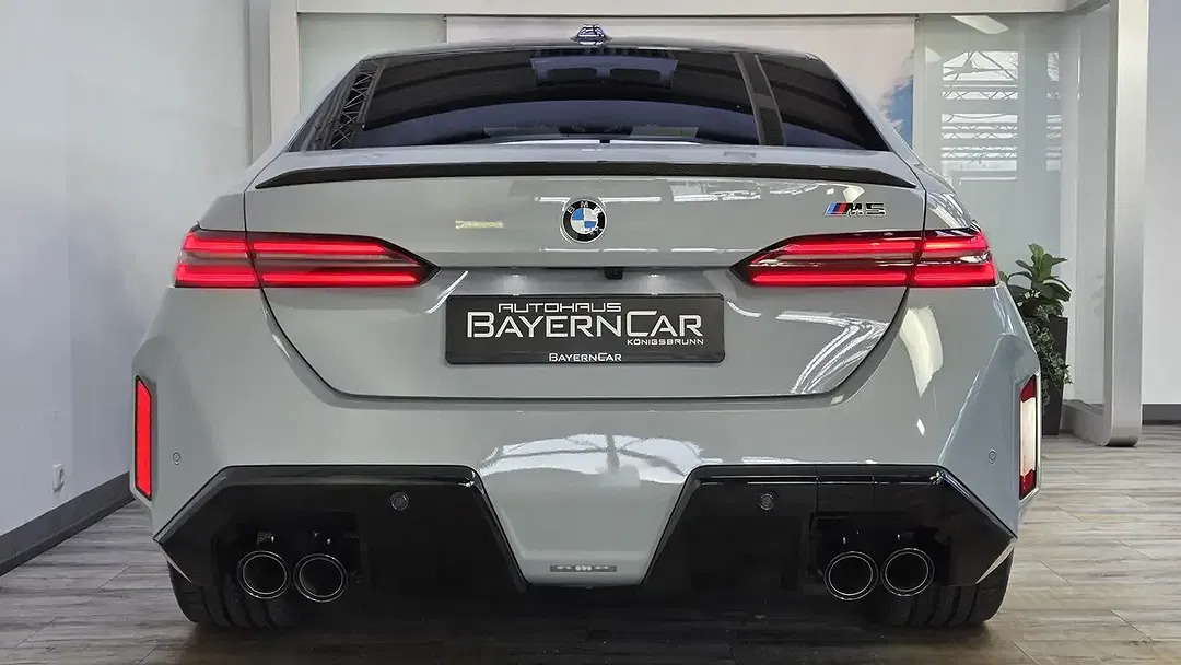 BMW M5 - Thumbnail 6