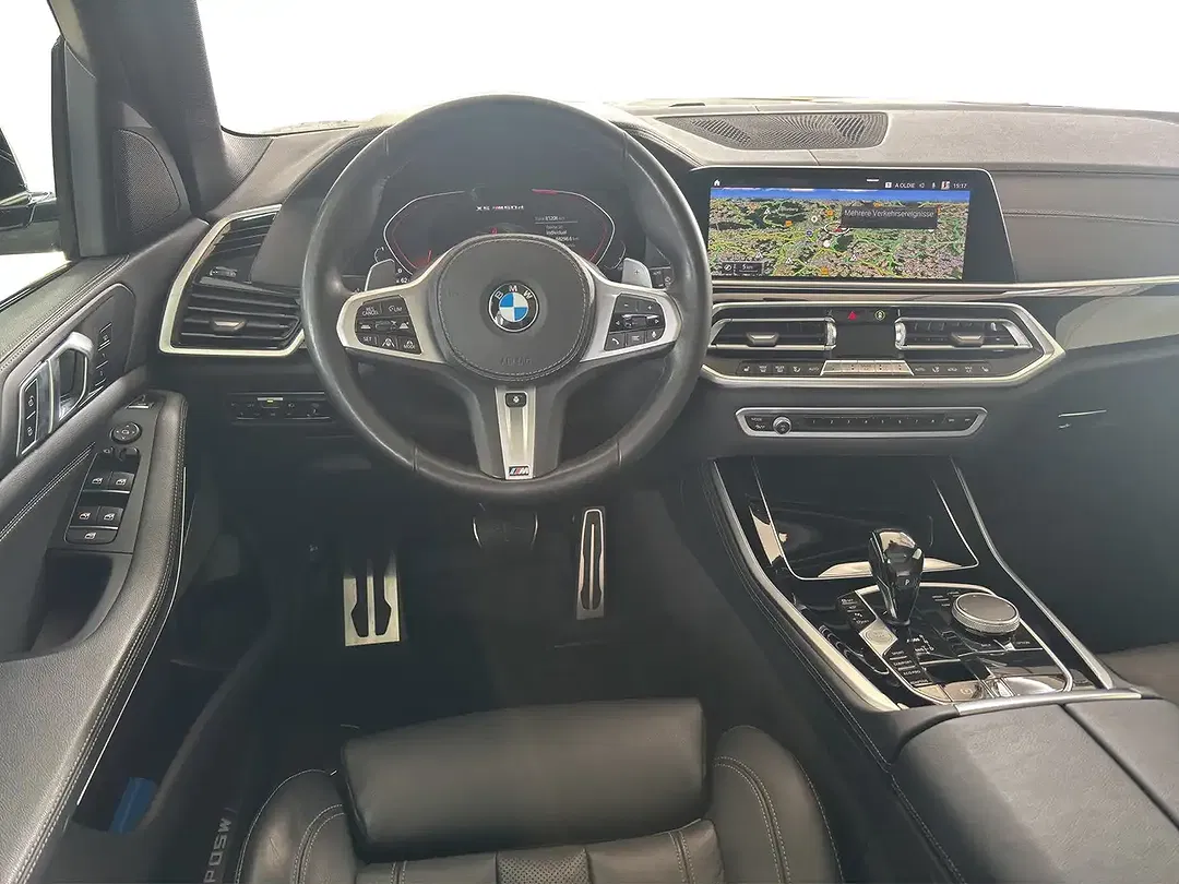 BMW X5 M - Thumbnail 3