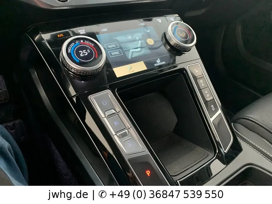 Jaguar I-Pace - Thumbnail 11