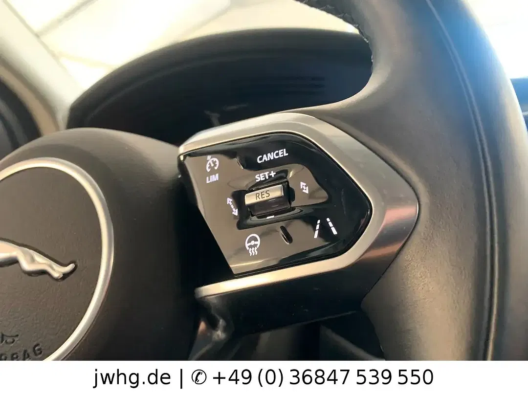 Jaguar I-Pace - Thumbnail 12