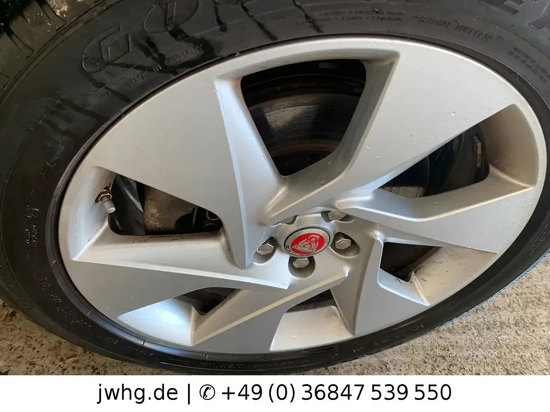 Jaguar I-Pace - Thumbnail 3