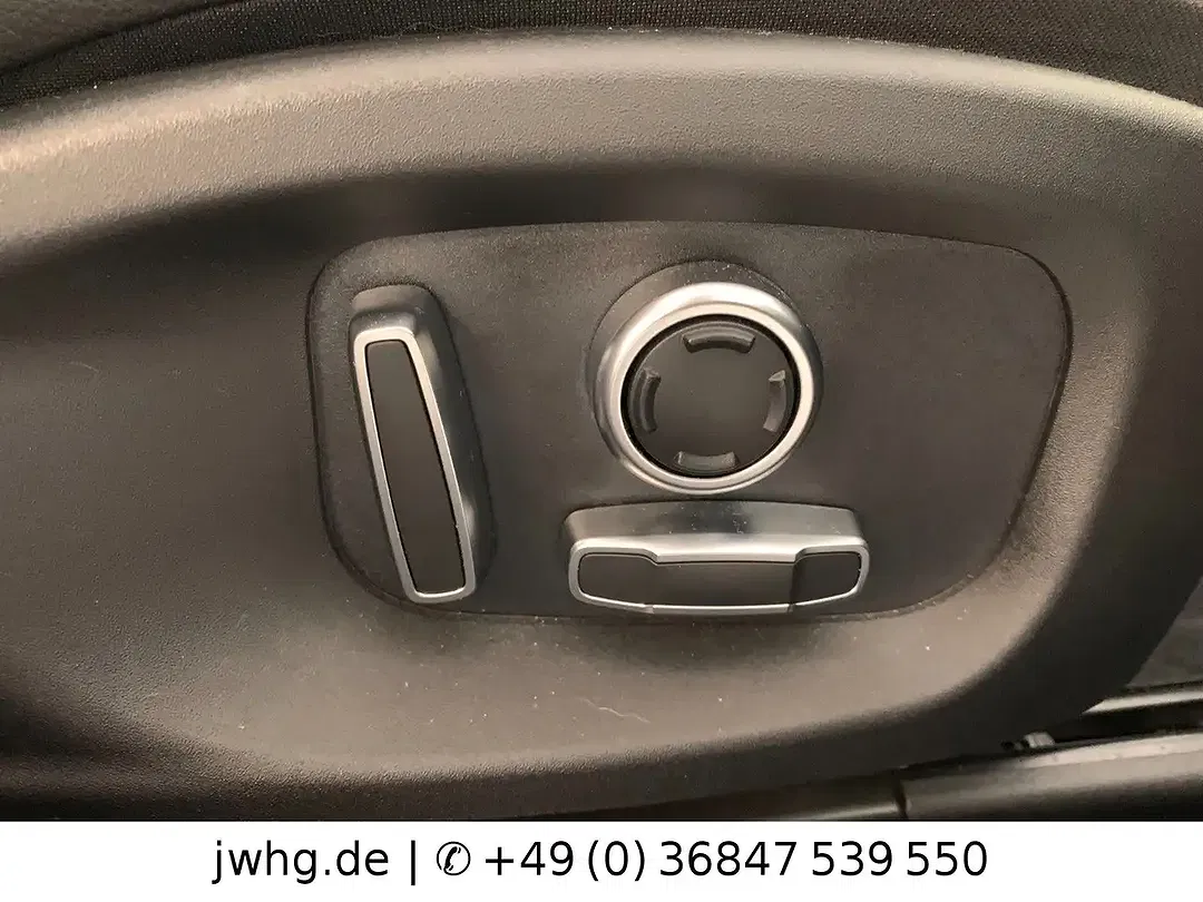 Jaguar I-Pace - Thumbnail 4