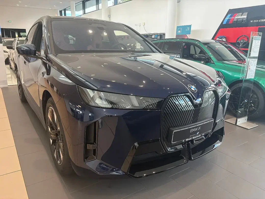 BMW iX xDrive - Afbeelding 1