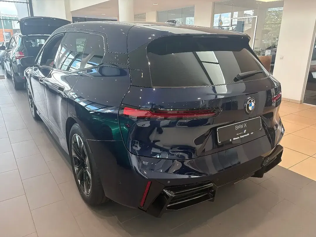 BMW iX xDrive - Thumbnail 3