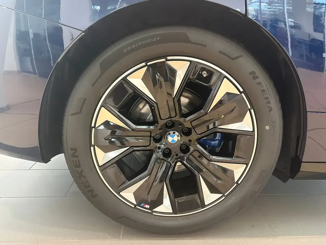 BMW iX xDrive - Thumbnail 6