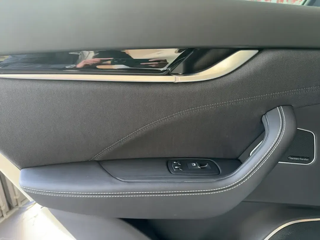Maserati Levante GranLusso - Thumbnail 12