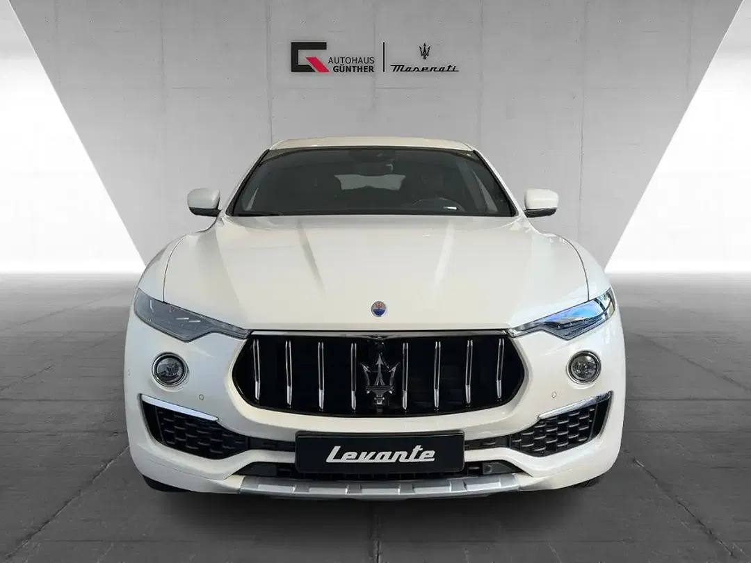 Maserati Levante GranLusso - Thumbnail 4