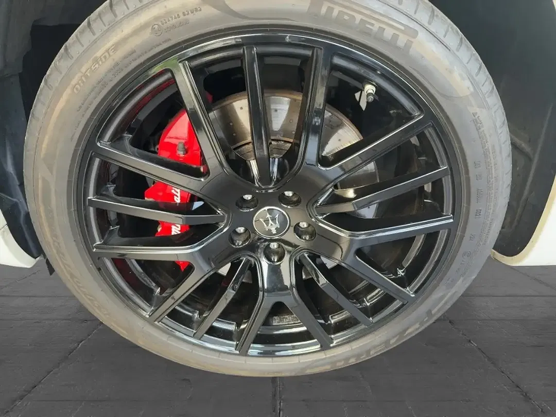 Maserati Levante GranLusso - Thumbnail 5