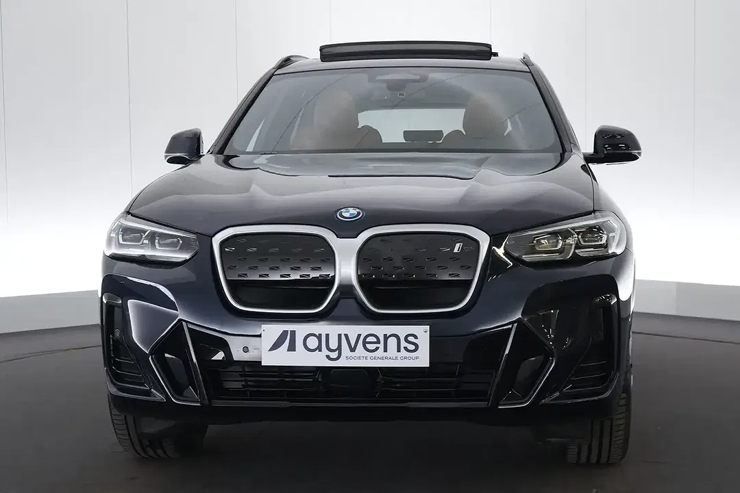 BMW iX3 - Thumbnail 7