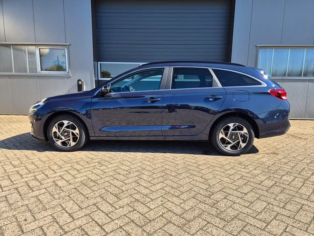 Hyundai i30 1.6 T-GDI AUT cw Trend - Thumbnail 2