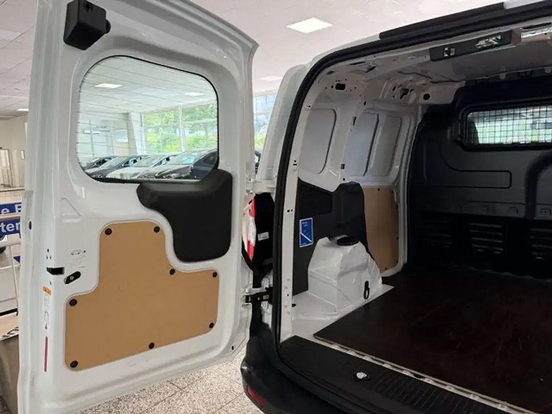 Ford Transit Courier - Thumbnail 11