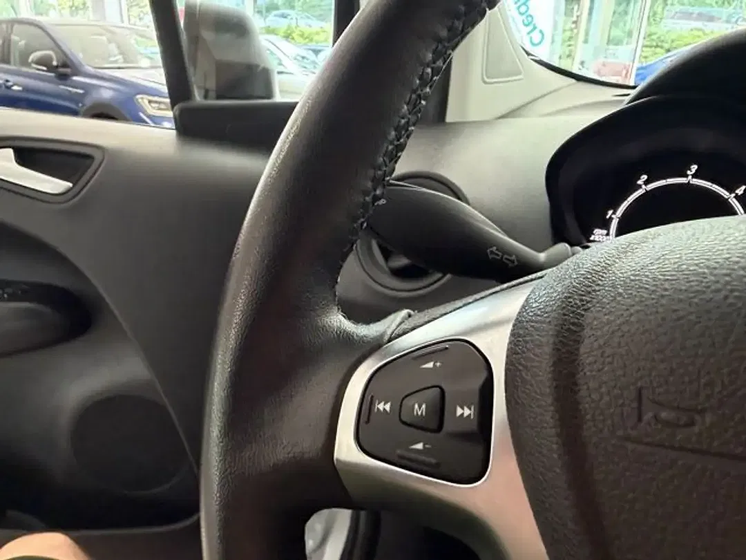 Ford Transit Courier - Thumbnail 14
